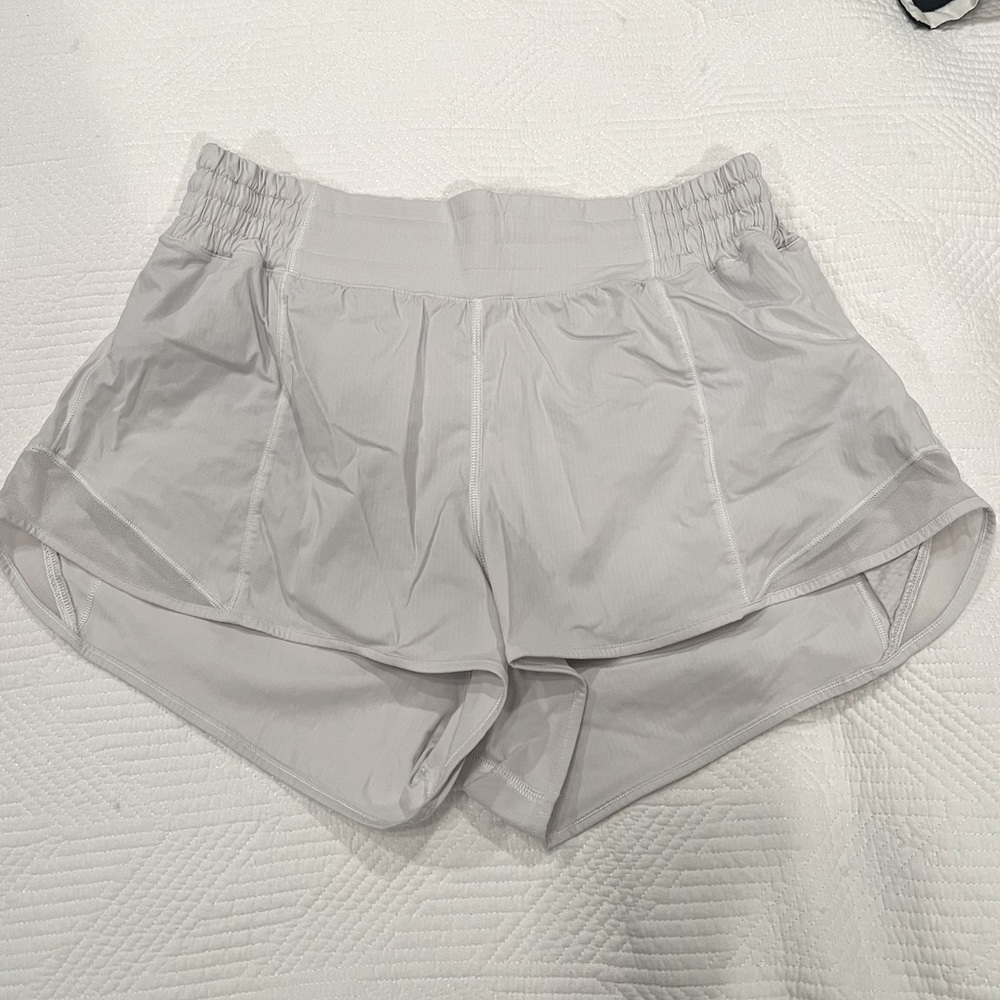 Lululemon High rise Hotty hot shorts 2.5”